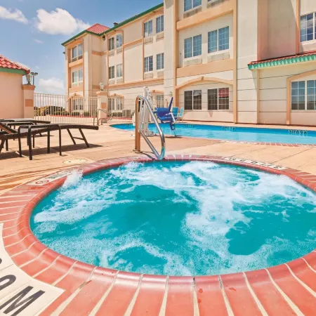 La Quinta Inn & Suites by Wyndham Corpus Christi Airport