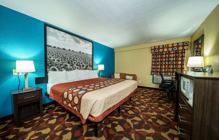 Super 8 by Wyndham Wichita Airport