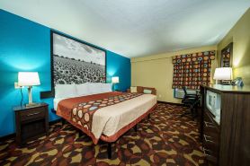 Super 8 by Wyndham Wichita Airport