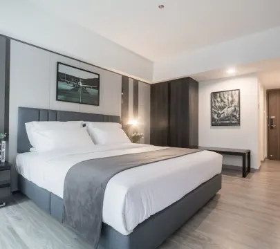 ห้องดีลักซ์ เตียงใหญ่ 1 เตียง