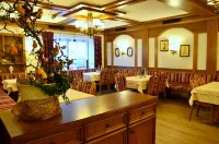 Hotel-Gasthof zur Krone Hotels in Berching