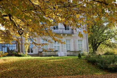 Le Chateau de La Vierge Hotels in Bures-sur-Yvette