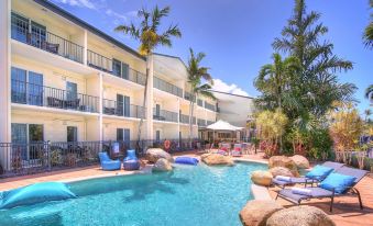 Cairns Queenslander Hotel & Apartments