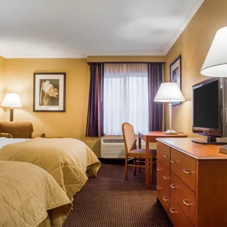 Clarion Hotel & Suites Riverfront