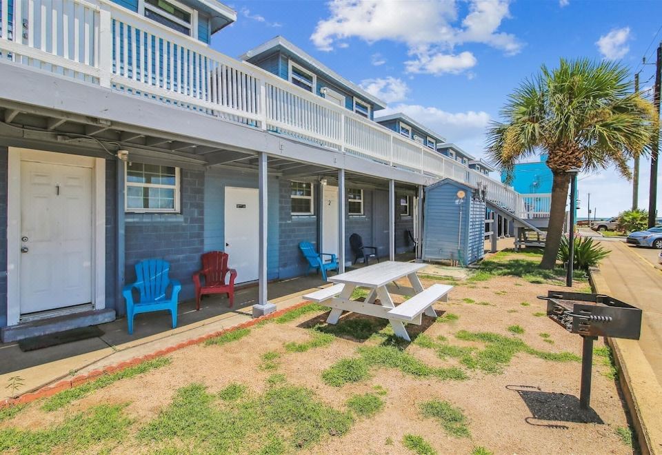 Coastal Cottage - Housity