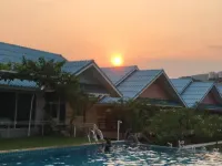 Sangtong Beach Resort - Pool