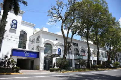 Hotel Clara Luna Hôtels à proximité de : Parque de la Señoría