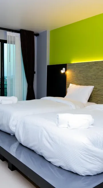 ห้องเตียงแฝดพร้อมวิวสระว่ายน้ำ