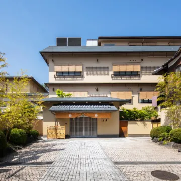 Gion Ryokan Karaku Отели рядом с достопримечательностью «Храм Тион-ин»
