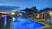 Yamba Motor Inn - Pools