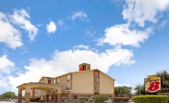 Super 8 by Wyndham Pasadena
