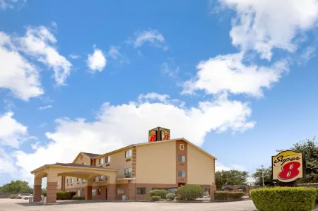 Super 8 by Wyndham Pasadena Отели в г. Пасадина