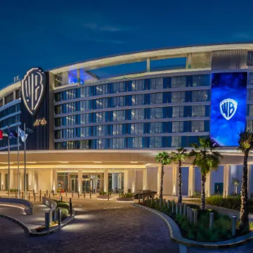 The WB Abu Dhabi Hotel, Curio Collection by Hilton Отели рядом с достопримечательностью «Пристань для яхт Яс»