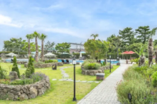 Hallim Resort Hotels near Hyeopjae Beach