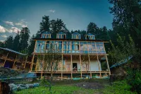 The Villster Resort Hotels near EGL - Eco Glamp Life