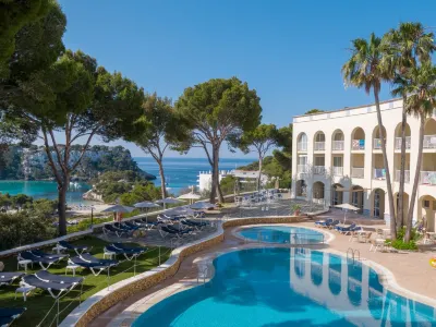Comitas Floramar Hotels near Cala Mitjana