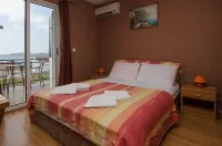 Lulak Studio Apartments Hotels in Orebic