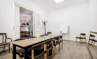 Baroque Hostel & Coworking