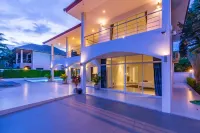 Modern 4 Bedrooms Pool Villa - VY Hotels in 