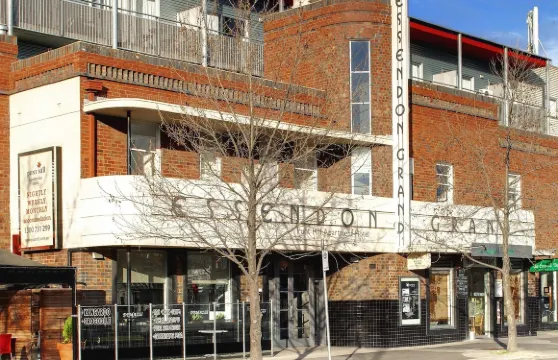 平底船山埃森登大酒店