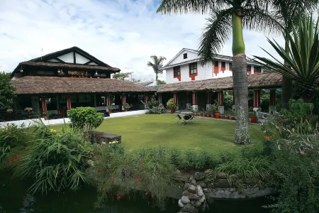 Shangri-La Village Resort