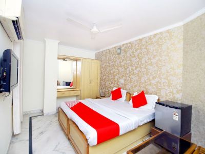 OYO 41618 Hotel Regency