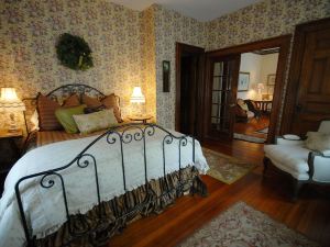 Circular Manor Bed and Breakfast