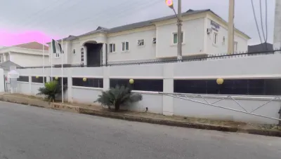 伊巴拉月光之門套房酒店 酒店