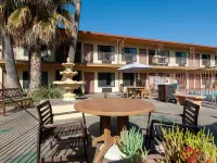 Studio City Court Yard Hotel Hotels near Beverly Park
