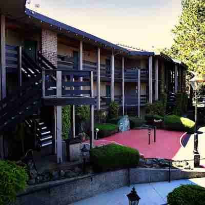 Coachman Inn Oak Harbor Hotel Exterior