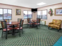 Super 8 by Wyndham Dwight