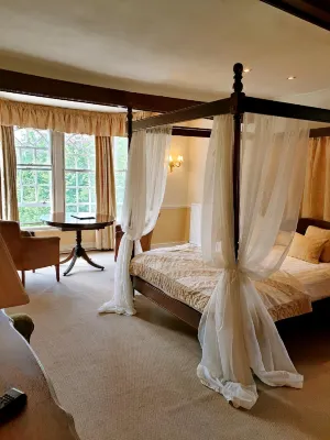 The Crown House Inn - parking