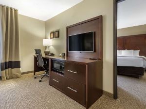 Comfort Suites Bridgeport - Clarksburg