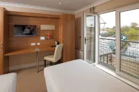 河濱酒店 酒店