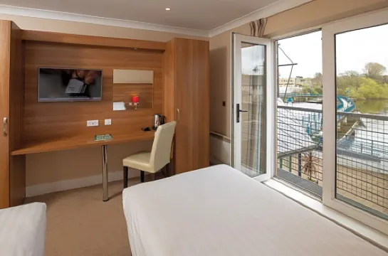 Riverside Hotel