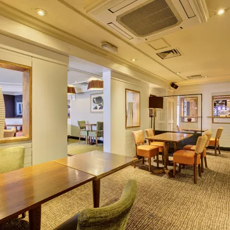 Premier Inn London Putney Bridge Отели рядом с достопримечательностью «Парк Уимблдон-Коммон»