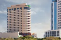 هوليداي إن فندق وأجنحة حديقة دبي للعلوم Hotels near Near massage