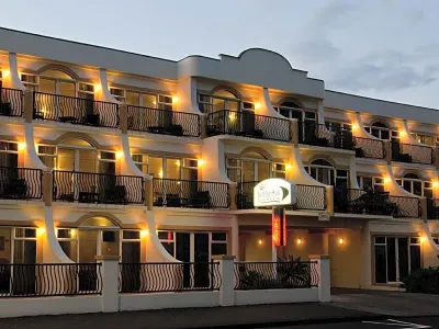 Beachfront Motel Hotel dekat Onekawa Park