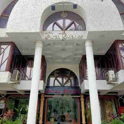 Hotel Arch Manor -The Vintage Inn Hotel Exterior