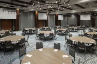 Embassy Suites by Hilton Bowling Green - Pools