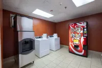 Red Roof Inn & Suites Newark - University - Hot Tub