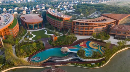 Siko Grand Hotel Suzhou Yangcheng Lake Отели рядом с достопримечательностью «Yangcheng Lake Lotus Island»
