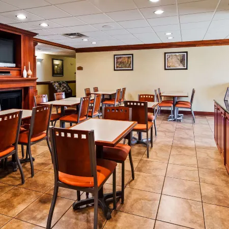 Best Western Plus Strawberry Inn Suites