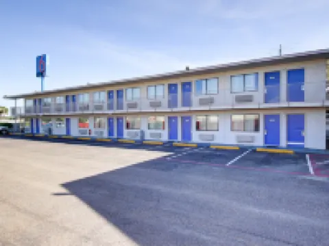 德克薩斯拉雷多 - 南 6 號汽車旅館 拉雷多酒店