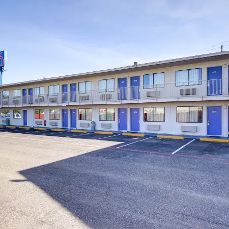 Motel 6 Laredo, TX - South