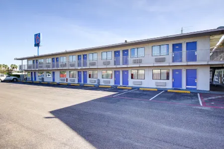 Motel 6 Laredo, TX - South