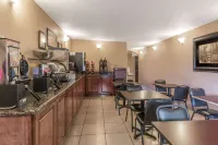 Super 8 by Wyndham Beaumont I-10 South/College St - breakfast