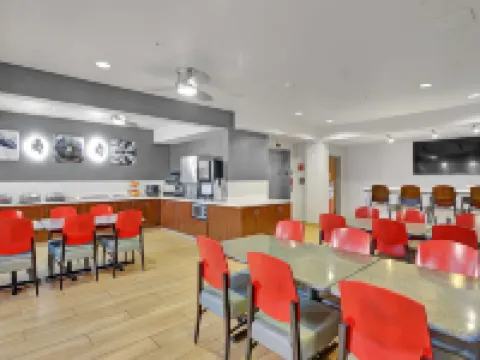 Best Western Plus Navigator Inn  Suites Hotels in Everett