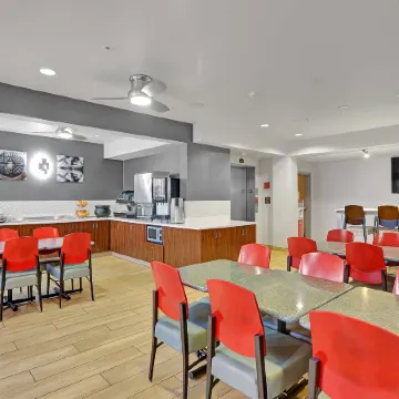 Best Western Plus Navigator Inn  Suites