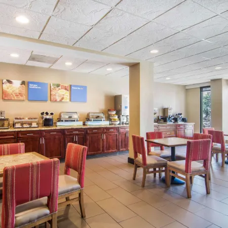 Comfort Inn Atlanta Downtown South Отели рядом с достопримечательностью «Стадион штата Джорджия»